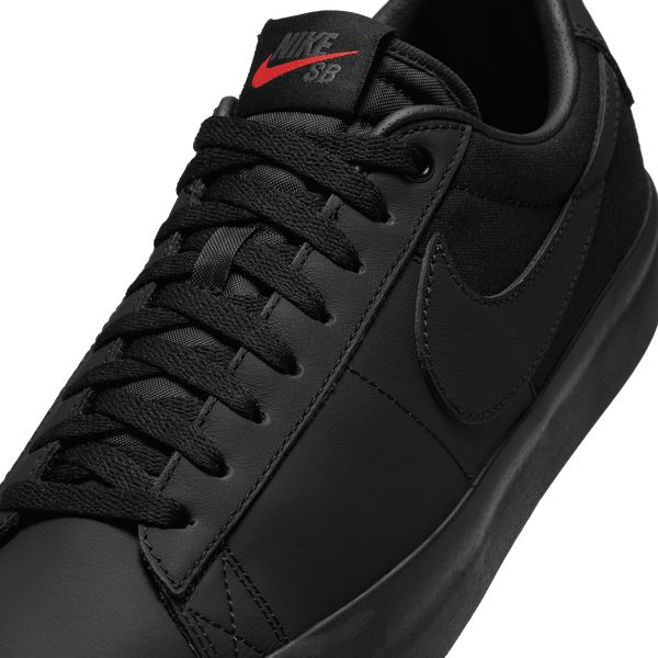 Nike SB Zoom Blazer Low Pro GT: Black/Black/Black